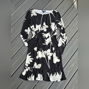 Chaps Dress Women's Stretchy Long Sleeves Shift Ruffle Bottom Black Floral